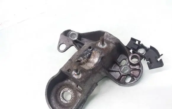 Audi A4 S4 B7 8E 8H Engine mounting bracket 8E0199352F