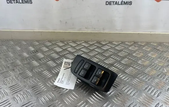 Opel Zafira C Electric window control switch 13305011