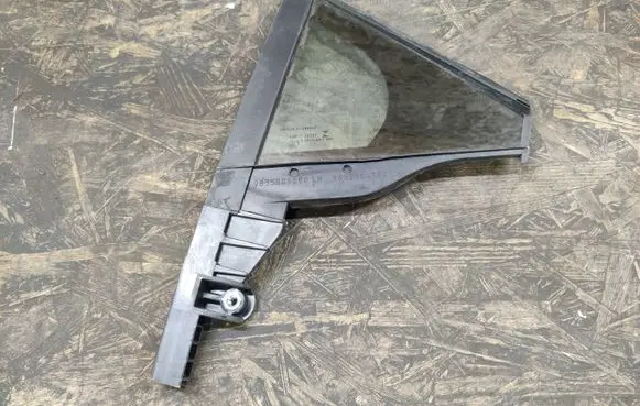 Opel Mokka B Rear vent window glass 9835804680 9835804780