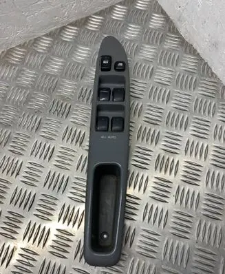 Toyota Avensis Verso Electric window control switch 8404044030 514775