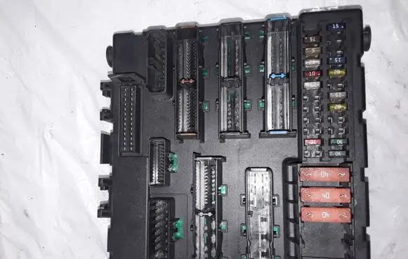 Opel Signum Fuse module 13112914 519049035 460023260