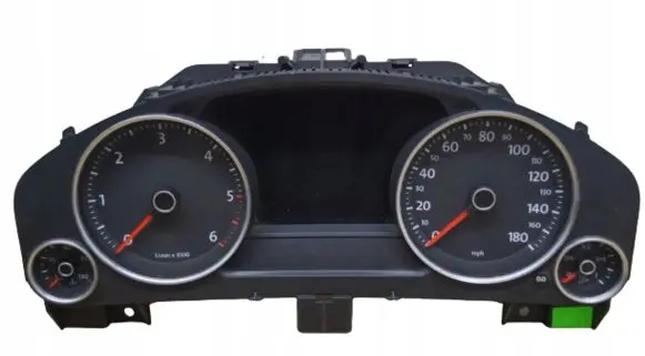 Volkswagen Touareg II Speedometer (instrument cluster) 7P6920981