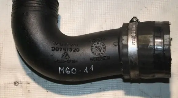 Volvo XC90 Engine coolant pipe/hose 30751920