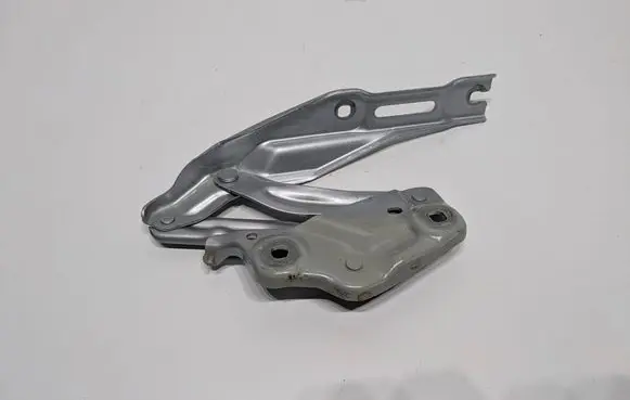 Engine bonnet/hood hinges