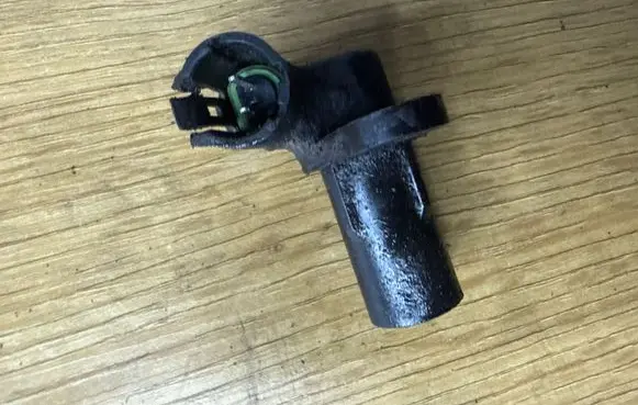 Opel Vivaro Crankshaft position sensor 8200688405
