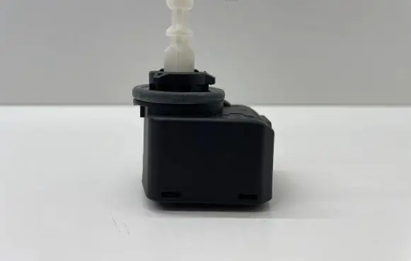 Headlight level adjustment motor