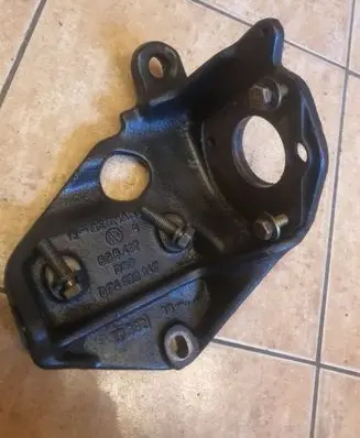 Volkswagen Transporter - Caravelle T4 Fuel pump bracket 074130147 696417