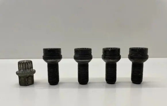 Volkswagen Jetta V Anti-theft wheel nuts and lock 