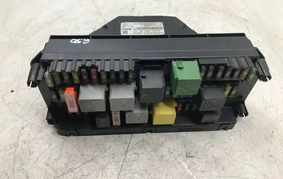 Mercedes-Benz E W212 Fuse module 2129002827