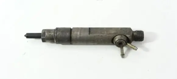 Audi A6 S6 C4 4A Fuel injector 046130201E