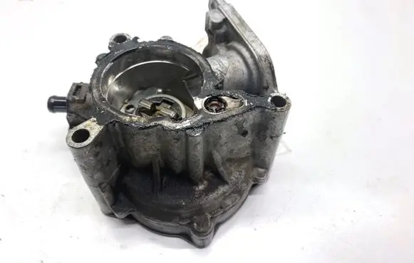 Audi A4 S4 B8 8K Vacuum pump 06J145100B