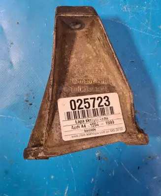 Audi A4 S4 B5 8D Gearbox mount 8D0399113L