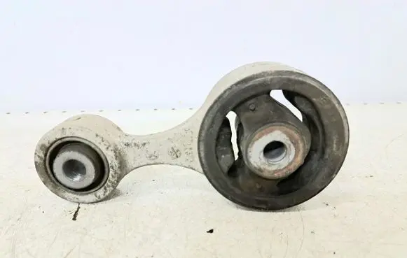 Honda Civic Engine mount bracket