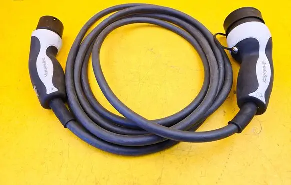 Mercedes-Benz EQC Electric car charging cable A0005833301