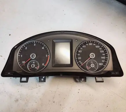 Volkswagen Scirocco Speedometer (instrument cluster) 1K8920973A