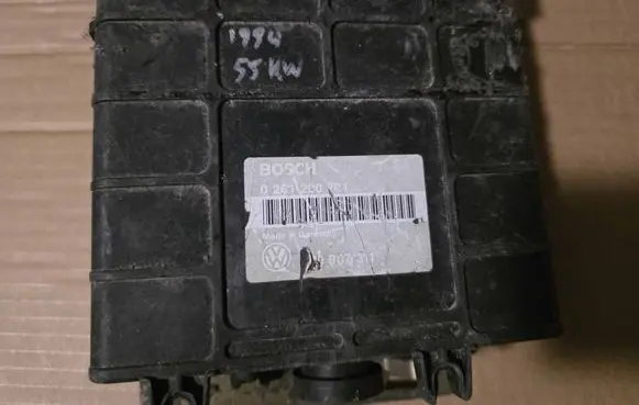 Volkswagen Golf III Engine control unit/module 0261200201 1H0907311 0261200701