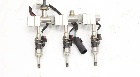 Ford Focus Fuel injector supply line/pipe H6BG9D280AB