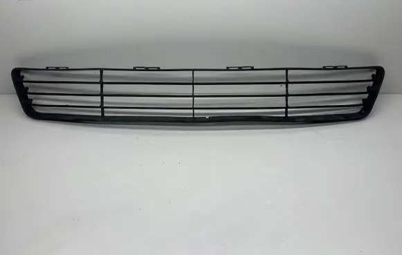 Toyota Yaris Front bumper lower grill 5311252240
