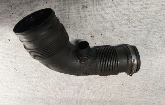 Porsche Cayenne (92A) Air intake hose/pipe 7P6129572
