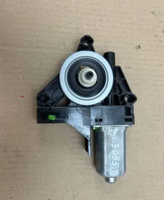 Volvo V60 Front door window regulator motor 966268102