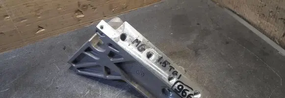 MG HS Engine mounting bracket 10583849