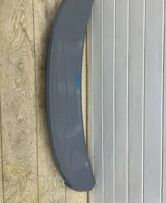 Tailgate/trunk spoiler