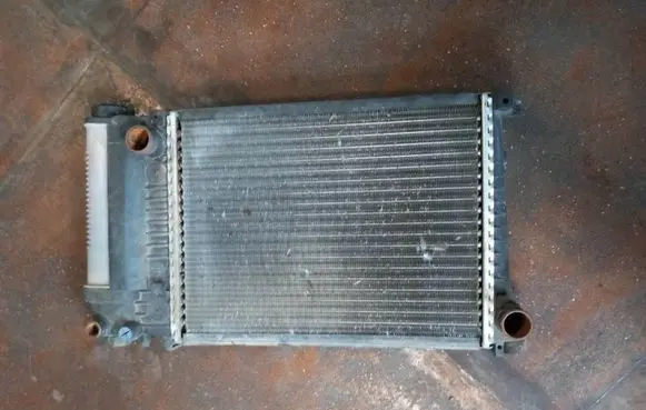 BMW 5 E34 Coolant radiator 2168510003