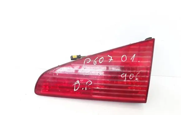 Peugeot 607 Tailgate rear/tail lights