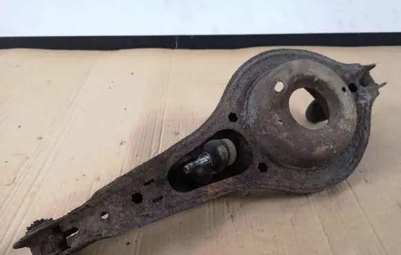 Rear upper control arm/wishbone