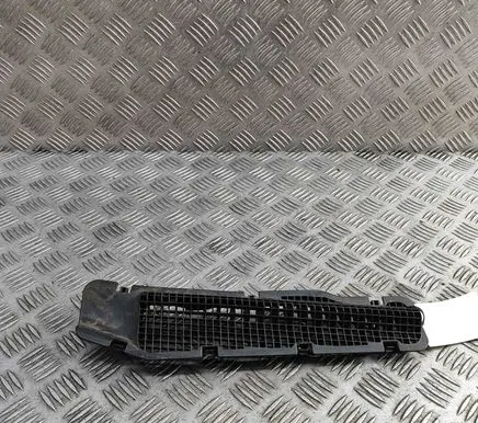 Mitsubishi 3000 GT Quarter panel pressure vent MB609500