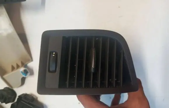Volvo XC60 Dashboard side air vent grill/cover trim 1009820