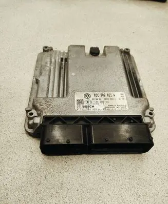 Volkswagen PASSAT B6 Engine control unit/module 03C906021A 03C906021 0261S04469