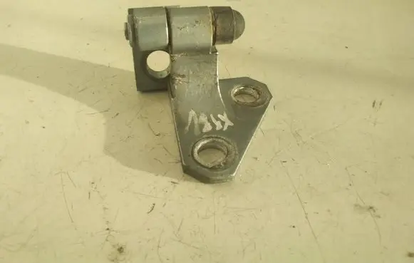 Volkswagen PASSAT B6 Front door upper hinge