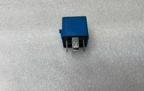 BMW 5 E39 Other relay 6136 6915327