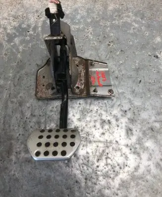 Peugeot 1007 Brake pedal 