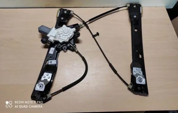 Ford Focus Front door window regulator with motor 924129104 920405105