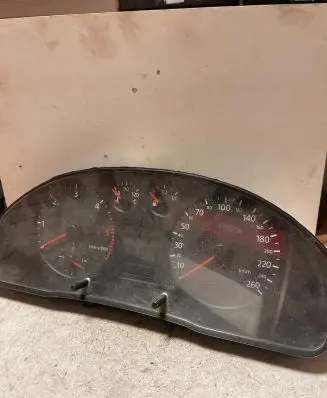 Audi A4 S4 B5 8D Speedometer (instrument cluster) 8D0919860E AU2720V0228875 8D0919860F