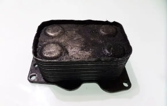 Citroen C4 I Engine oil radiator 1786029 6790859280 81573508