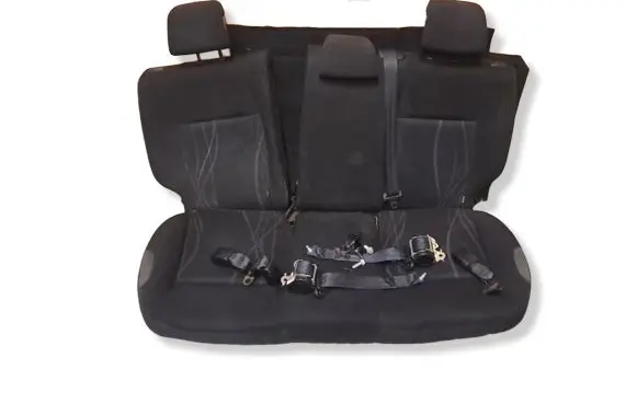 Peugeot 208 I Second row seats 