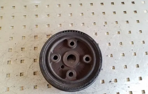 Volvo XC90 Crankshaft pulley 30637335