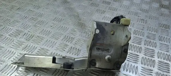 BMW 5 F10 F11 Radiator mount bracket 7186513