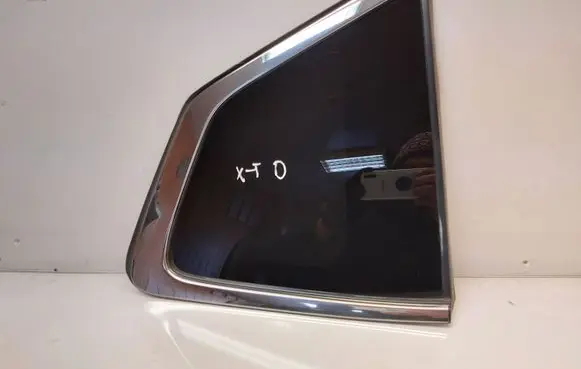 Nissan X-Trail T32 Rear side window