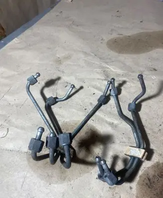 Volvo XC90 Fuel injector supply line/pipe 
