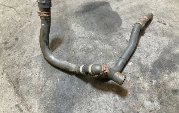 Volkswagen Golf VII Engine coolant pipe/hose