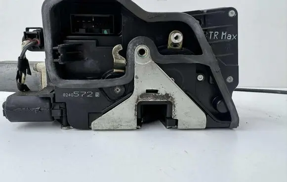 BMW 7 E65 E66 Front door lock 8240572