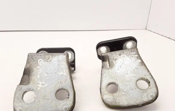 Land Rover Discovery 3 - LR3 Rear door hinge set BDB780052 BDB780072