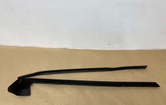 BMW Z4 E85 E86 Rubber seal front coupe door window 7016638