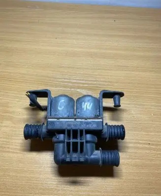 BMW X5 E53 Coolant heater control valve A1147412159 C44