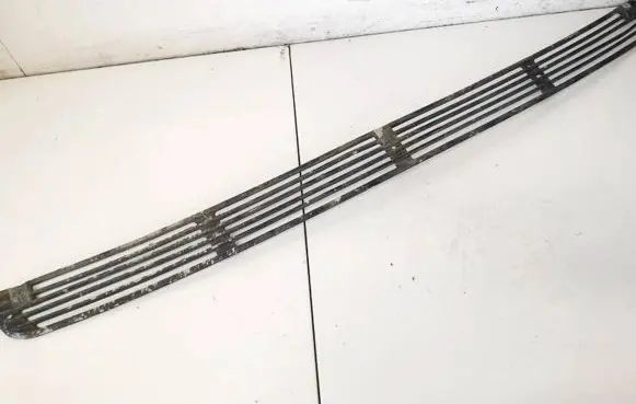BMW 7 E38 Front bumper lower grill 8125825