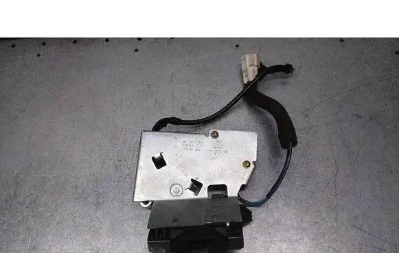 Ford Mondeo Mk III Tailgate/trunk/boot lock/catch/latch 2S7143102
